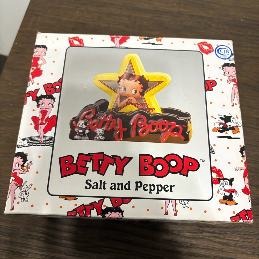 Betty Boop Star Salt and Pepper Stacking Shaker Set